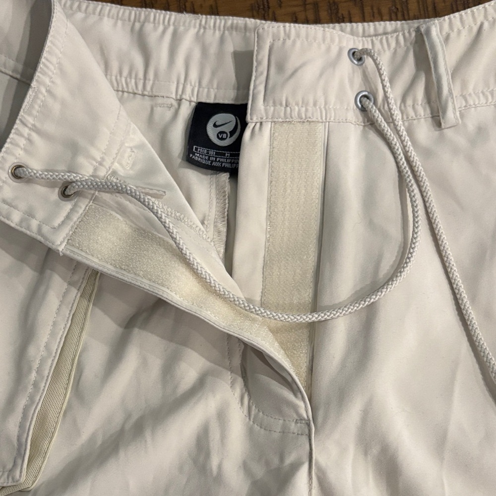 Nike woman’s/ Cream VB cargo shorts - Picture 3 of 5